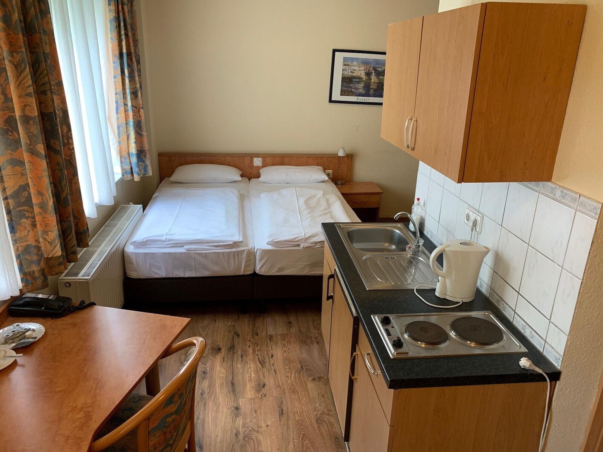 Hotel Am Kurfuerstenplatz - Messe 3*